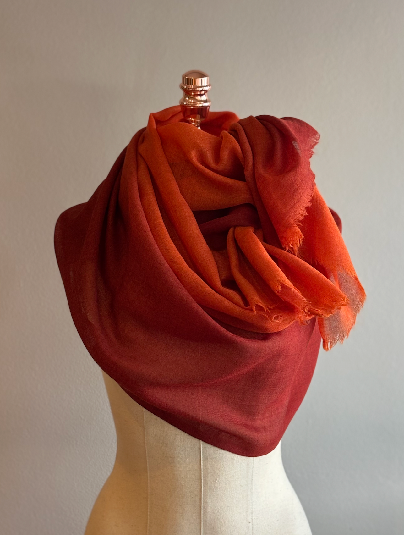 Xale OMBRÉ gaze lã vermelho/telha