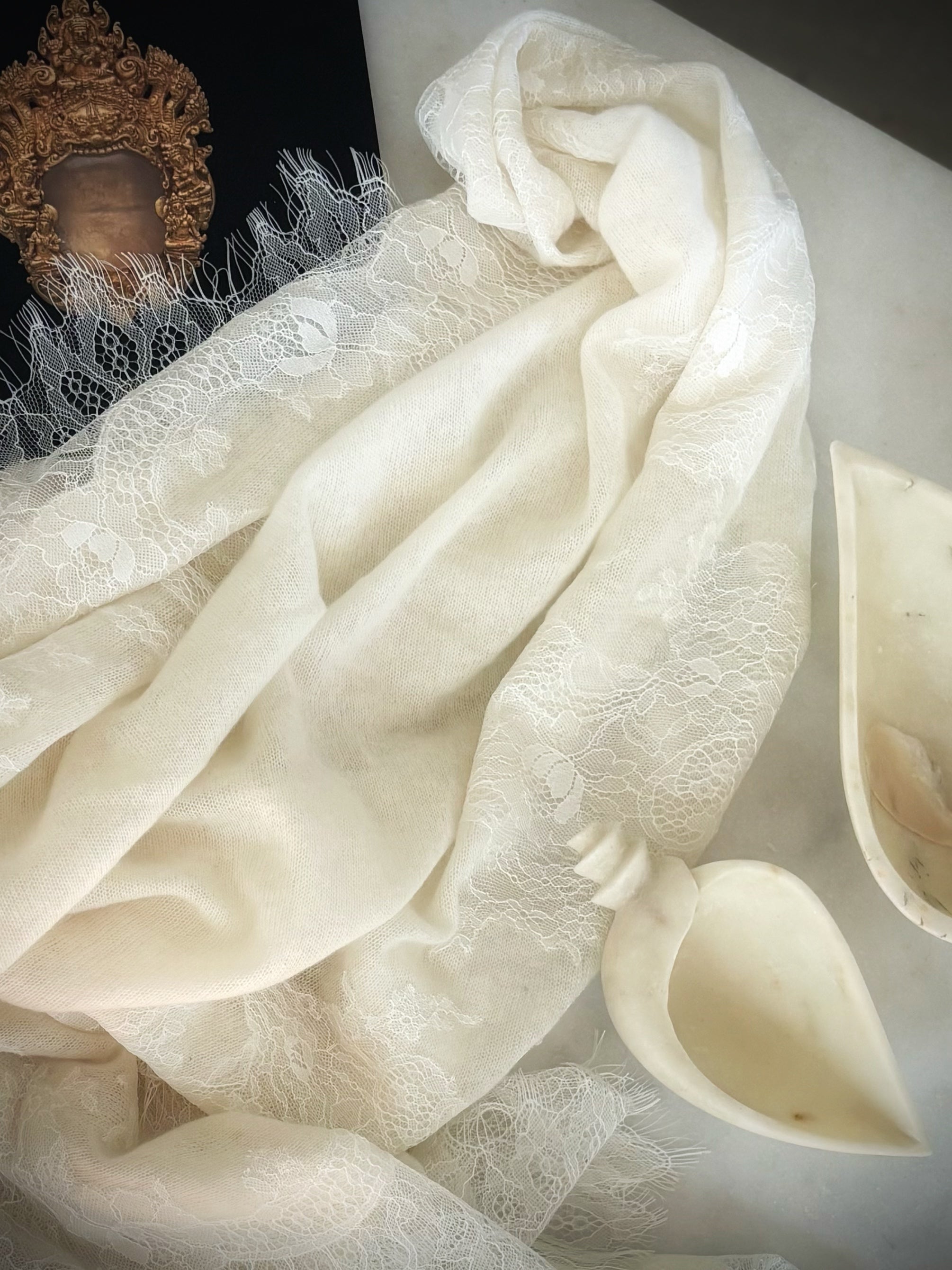 Xale CASHMERE com renda Chantilly marfim