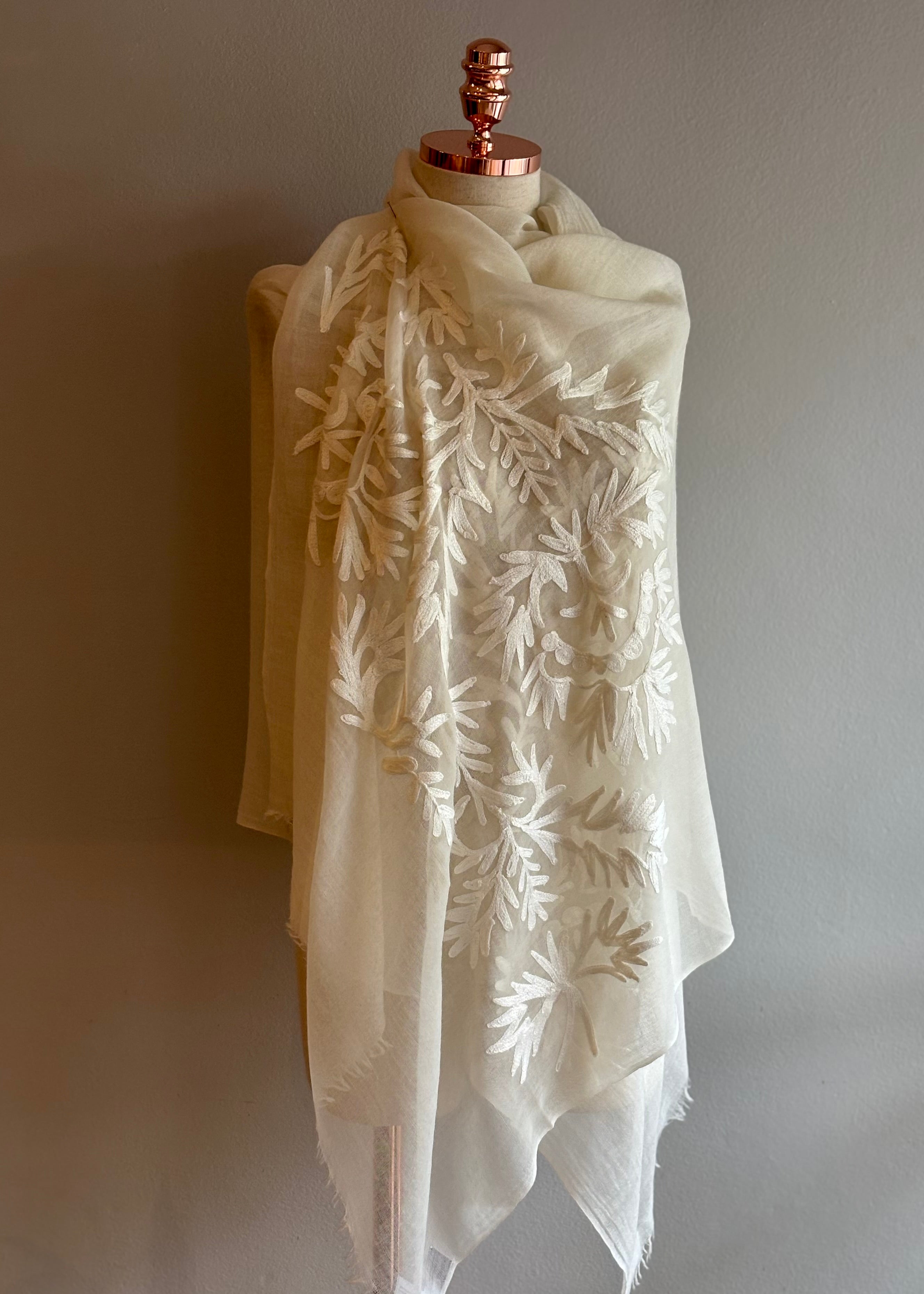 Xale Gaze de Lã BORDADO ORGANIC off