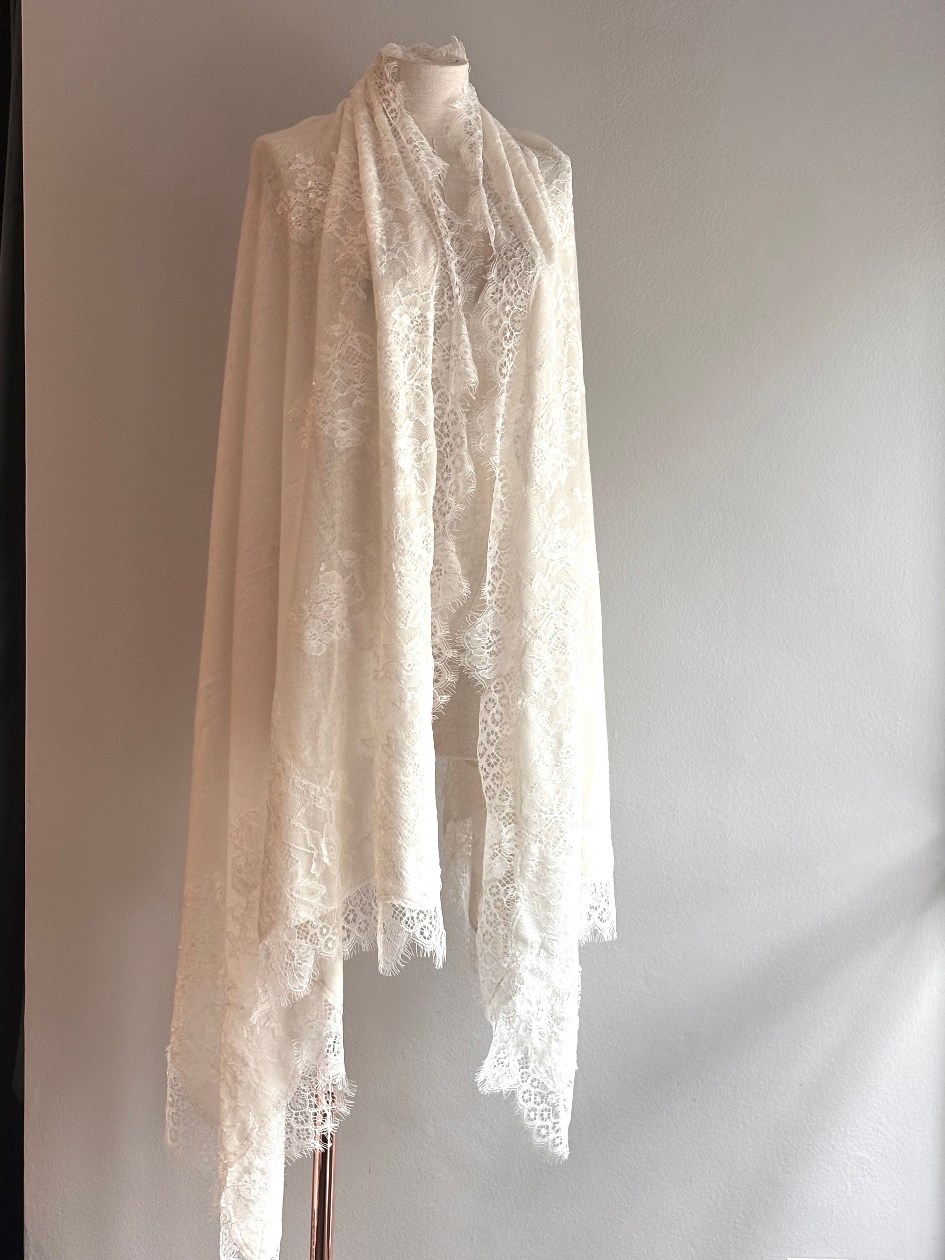 Xale CASHMERE com renda Chantilly marfim