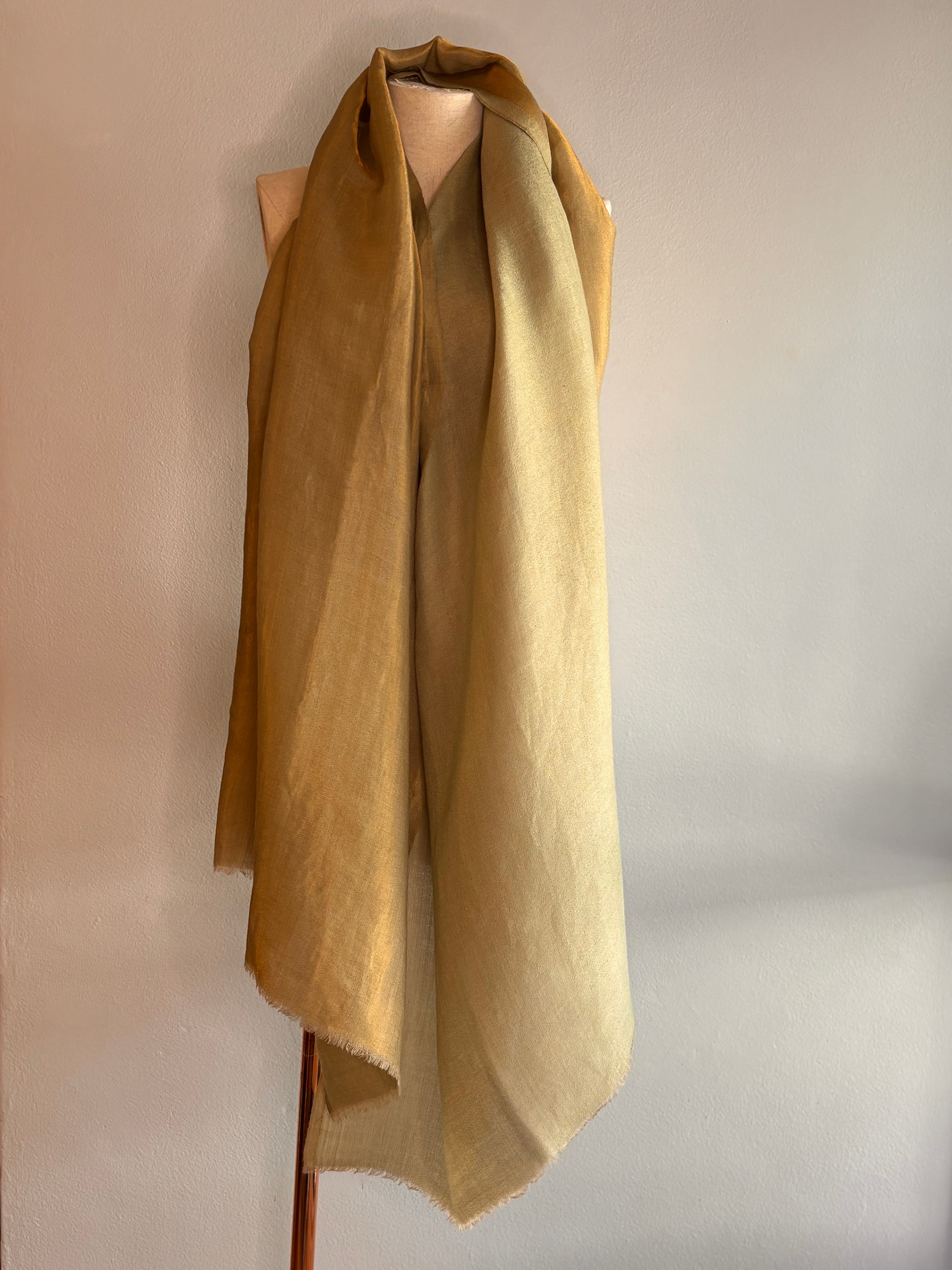 Xale ZARI verde sálvia e dourado