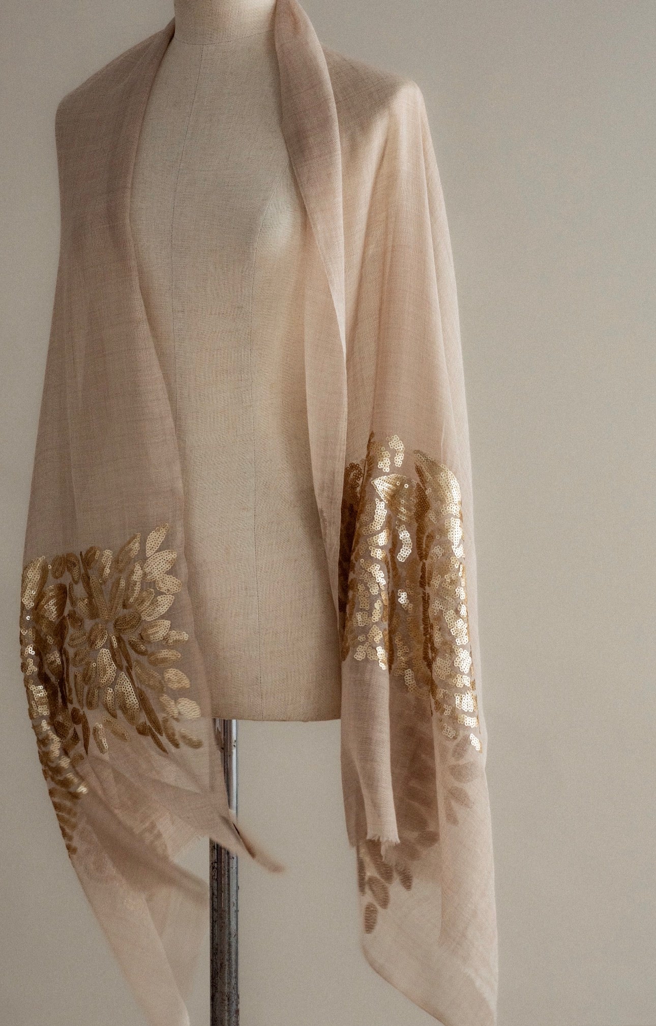 Xale PAILLETÈS bege camélia