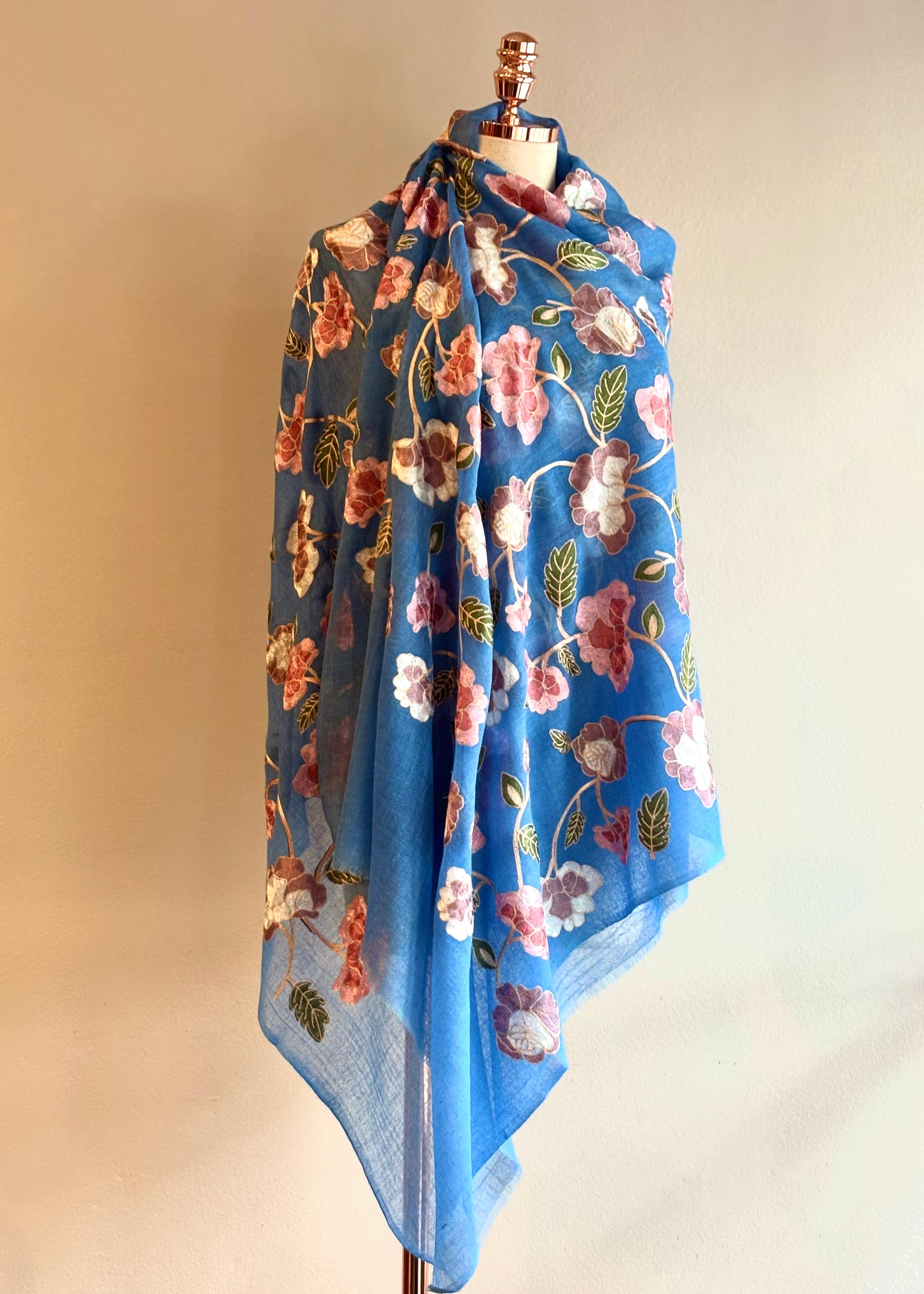 Xale MT Aari floral azul