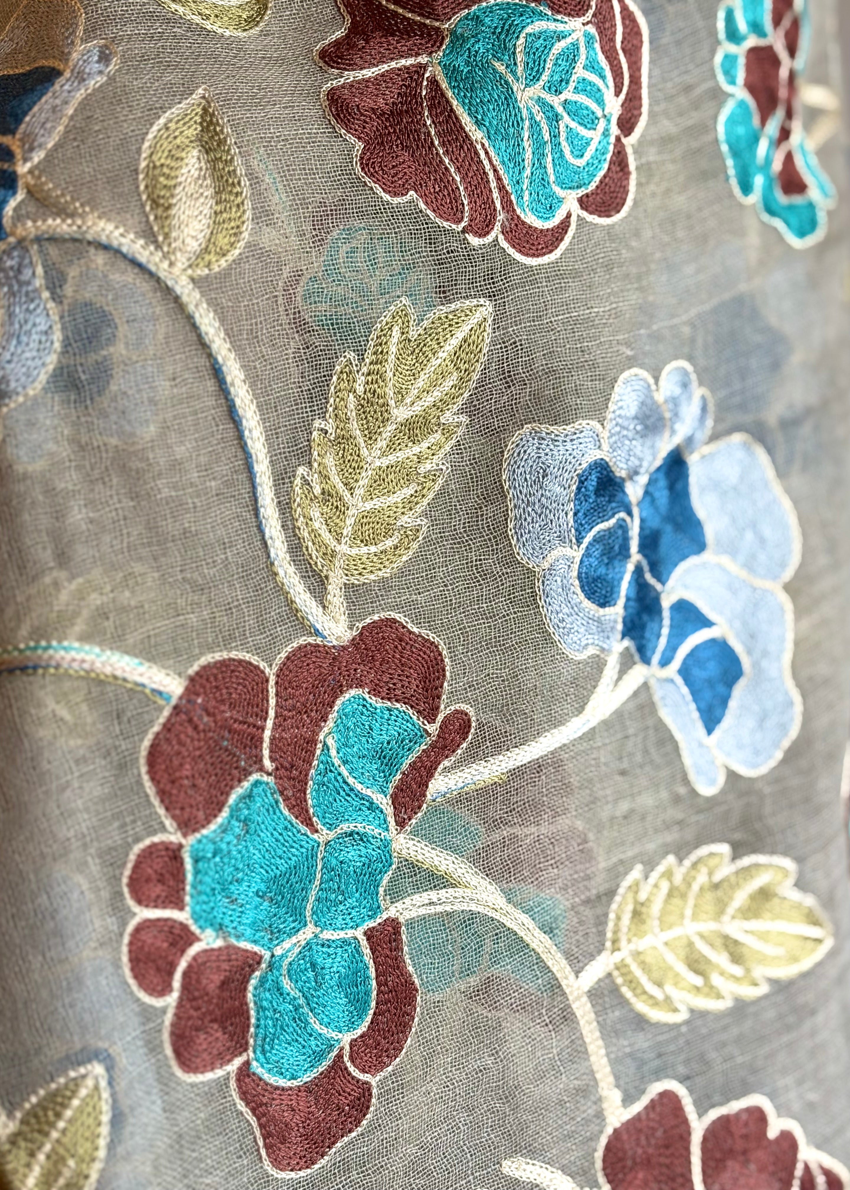 Xale MT Aari floral cinza & marrom