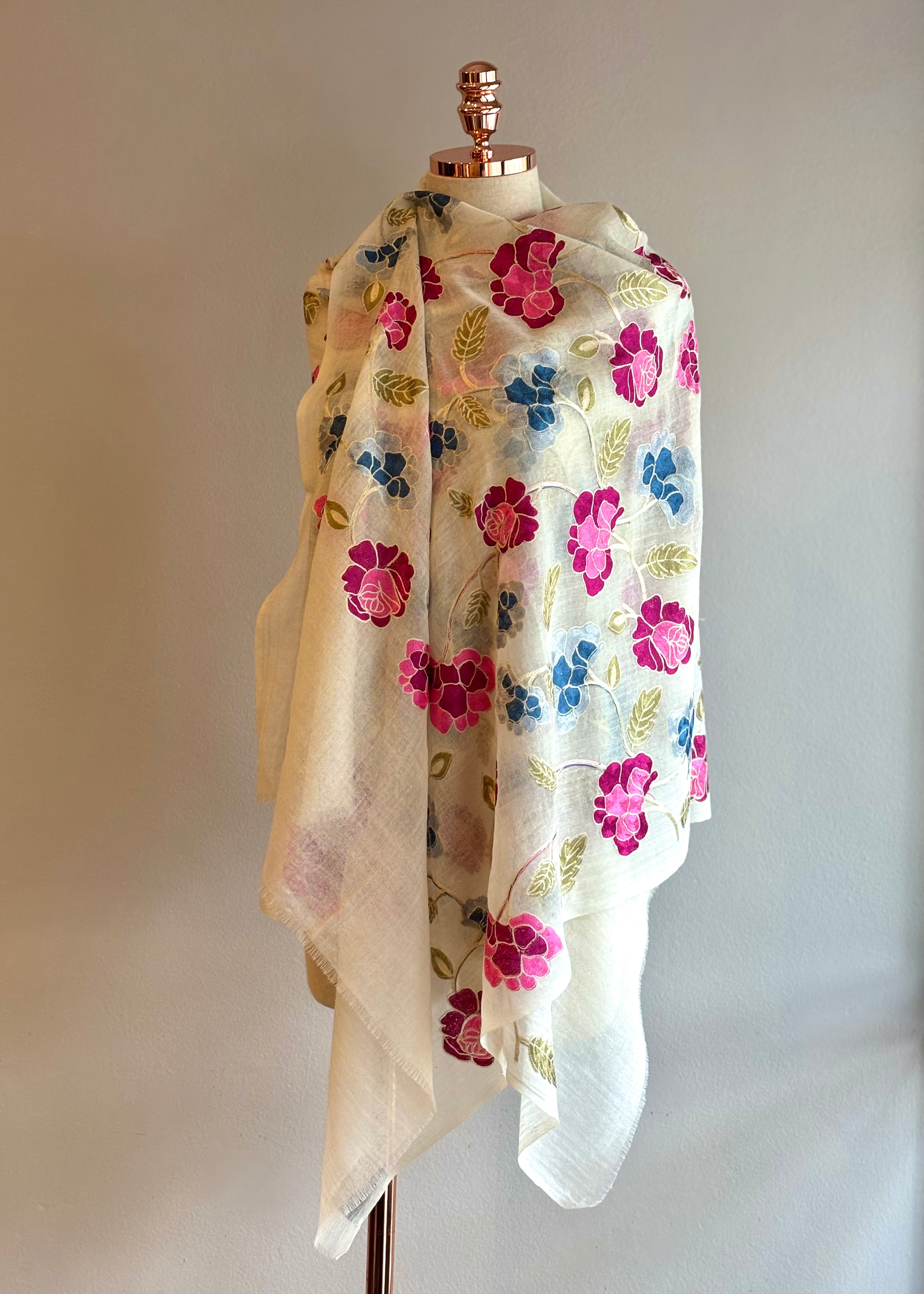 Xale MT Aari floral off & pink