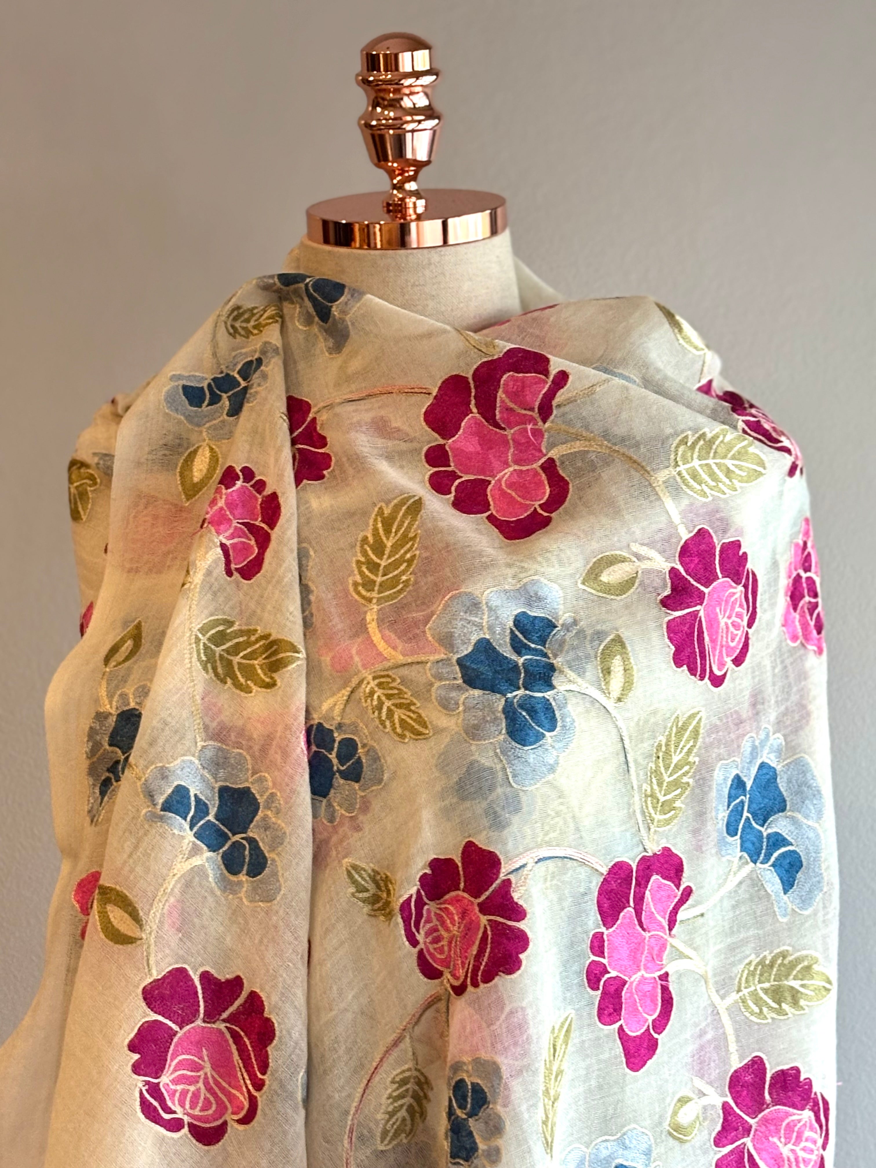 Xale MT Aari floral off & pink
