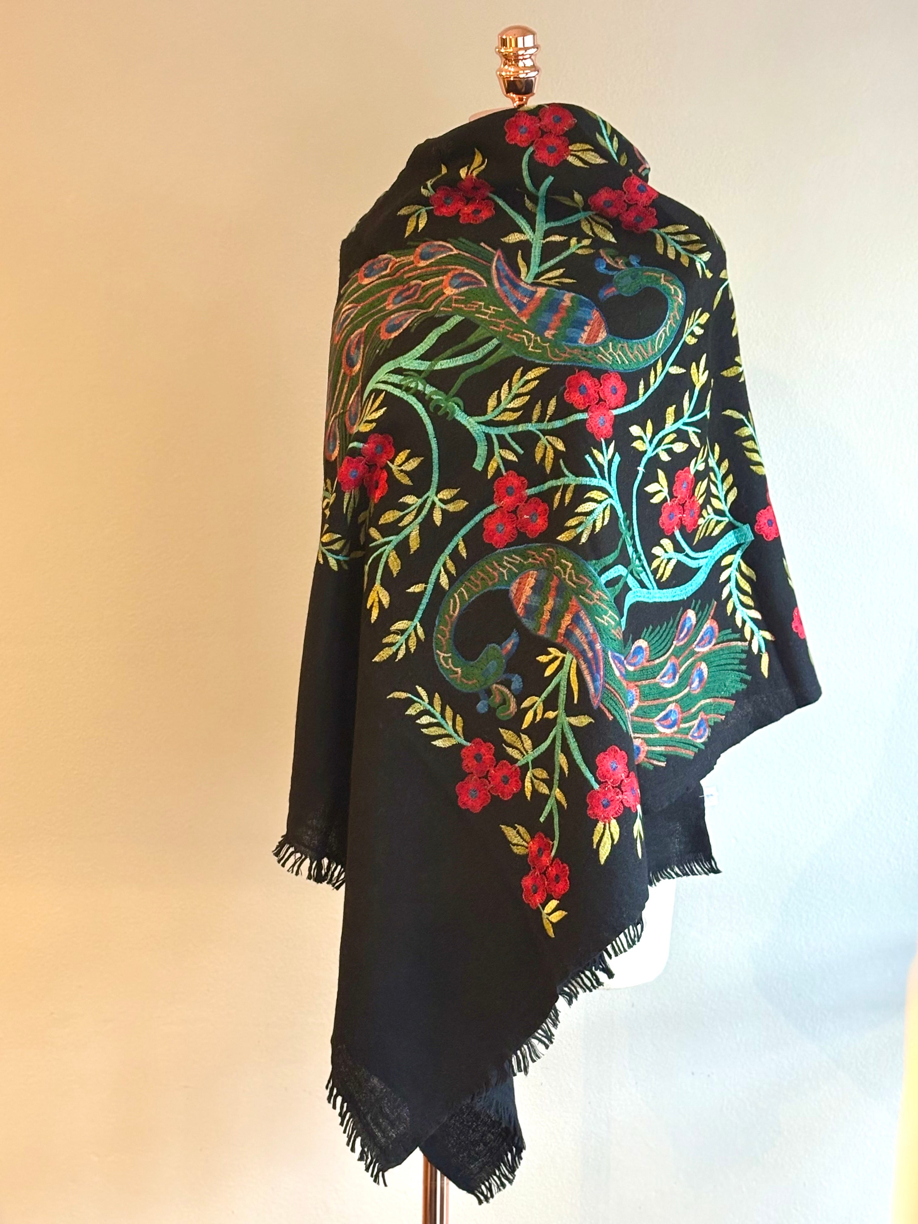 Xale Bordado PEACKOK preto