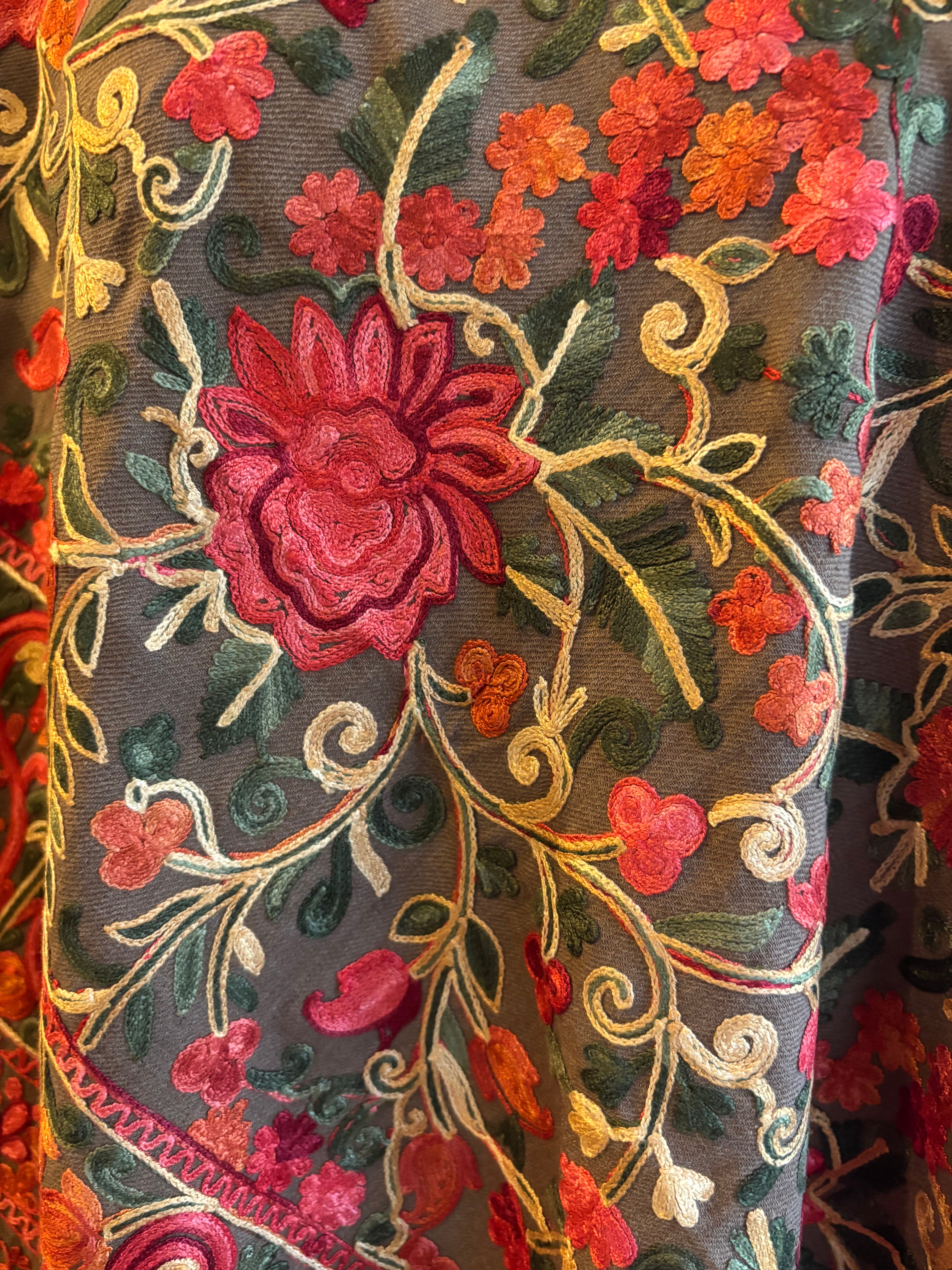 Xale AARI Floral castanho