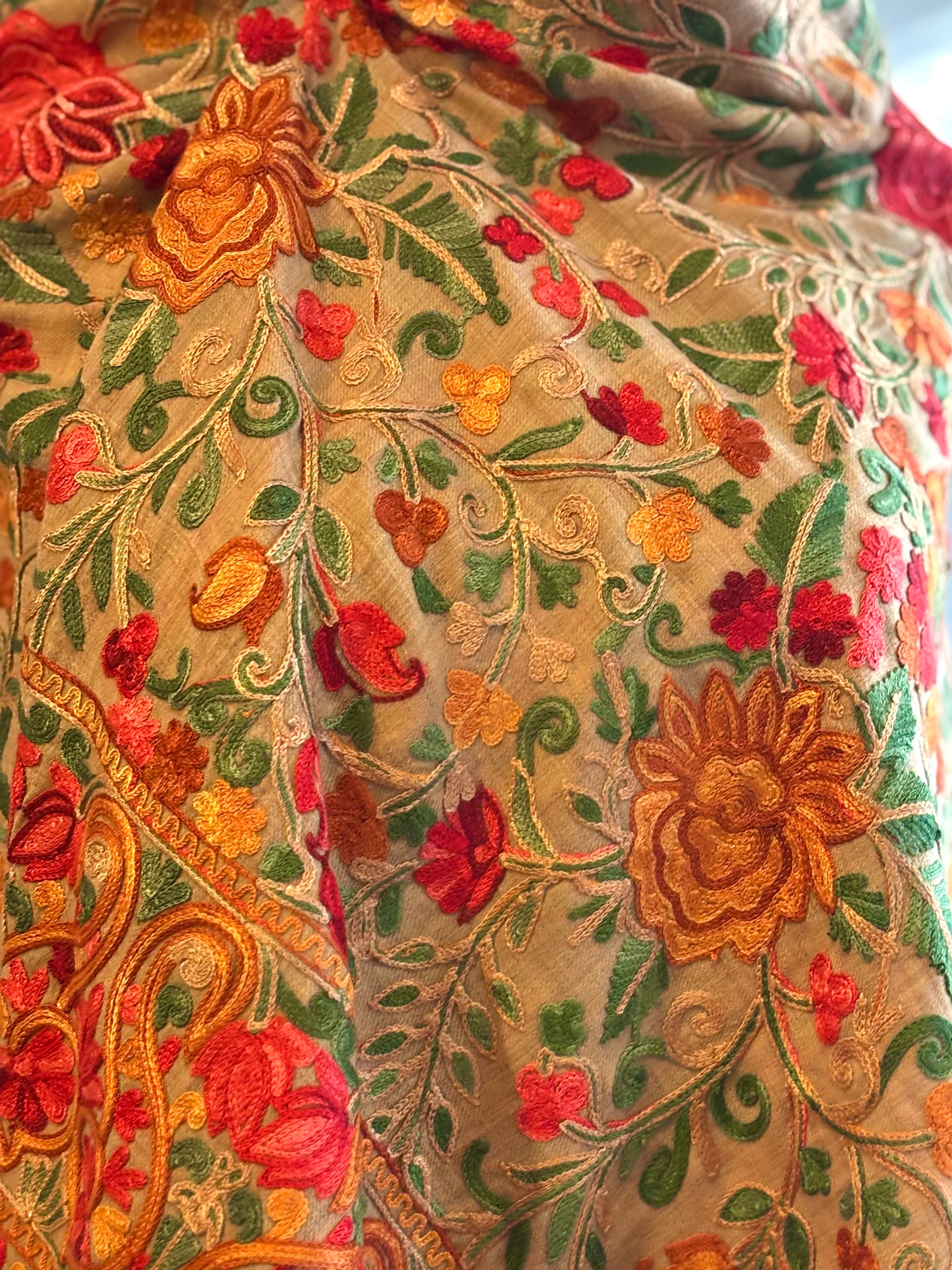 Xale AARI Floral avelã