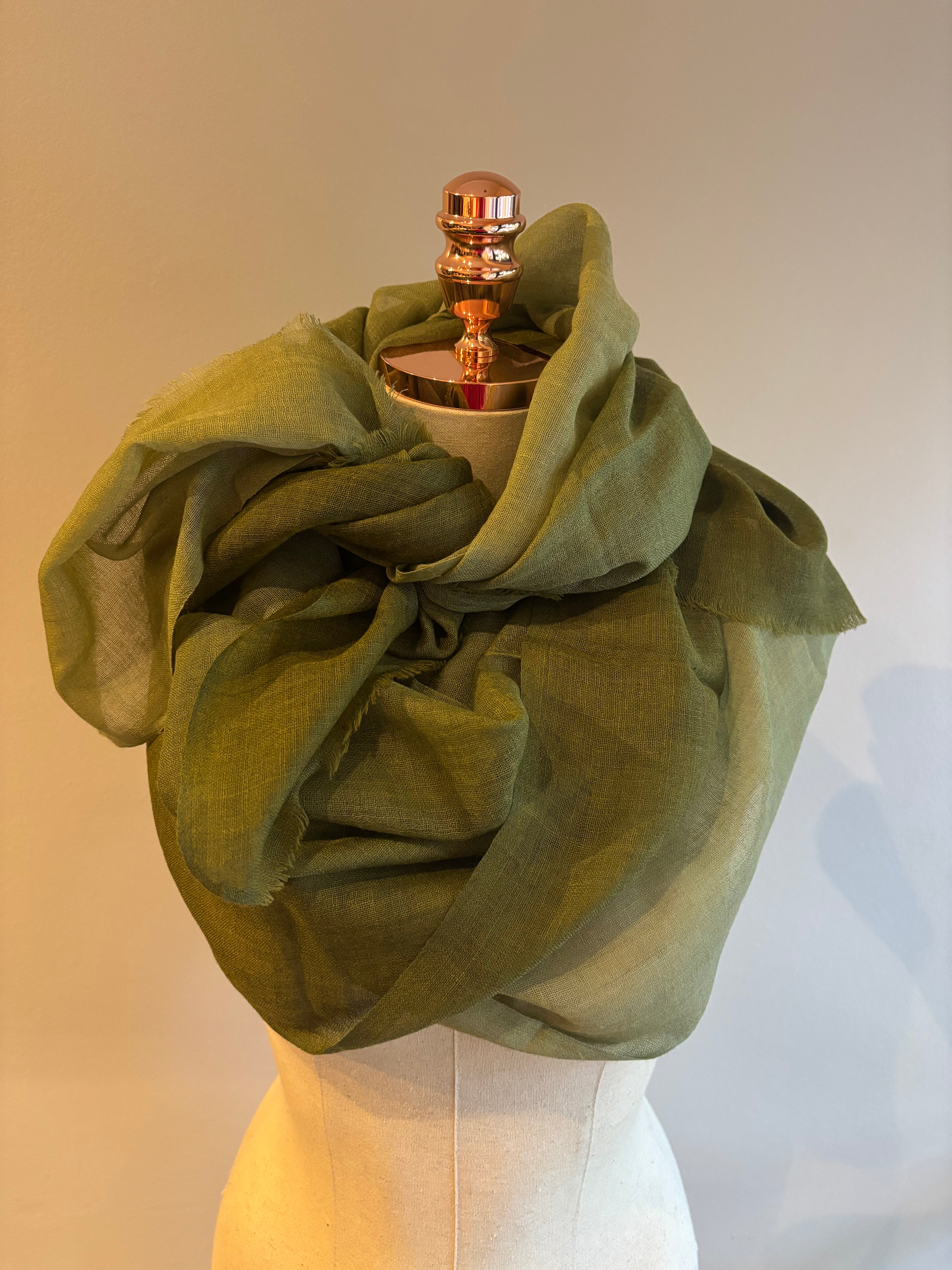 Xale OMBRÉ gaze lã verde militar