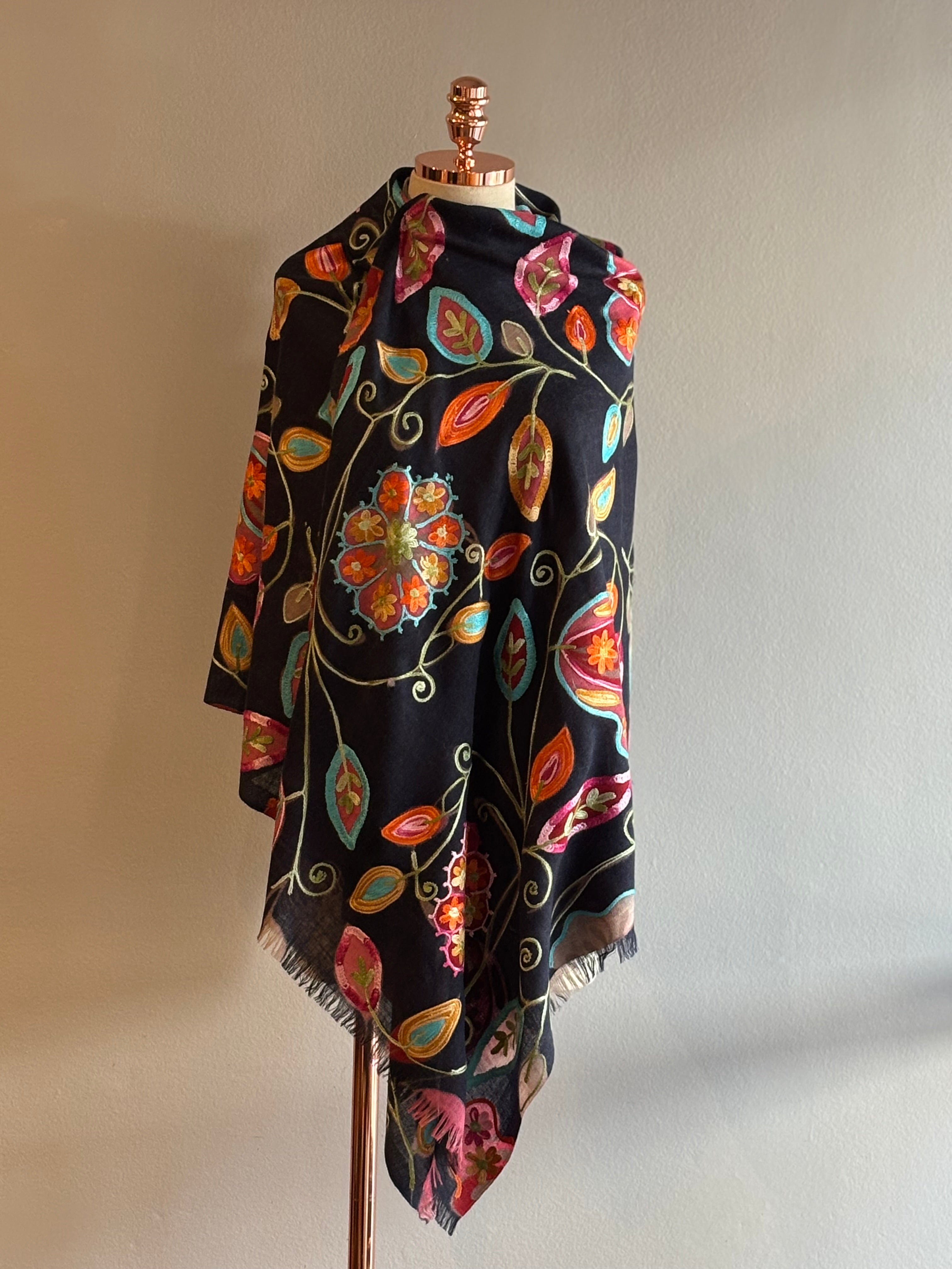 Xale Bordado Boho
