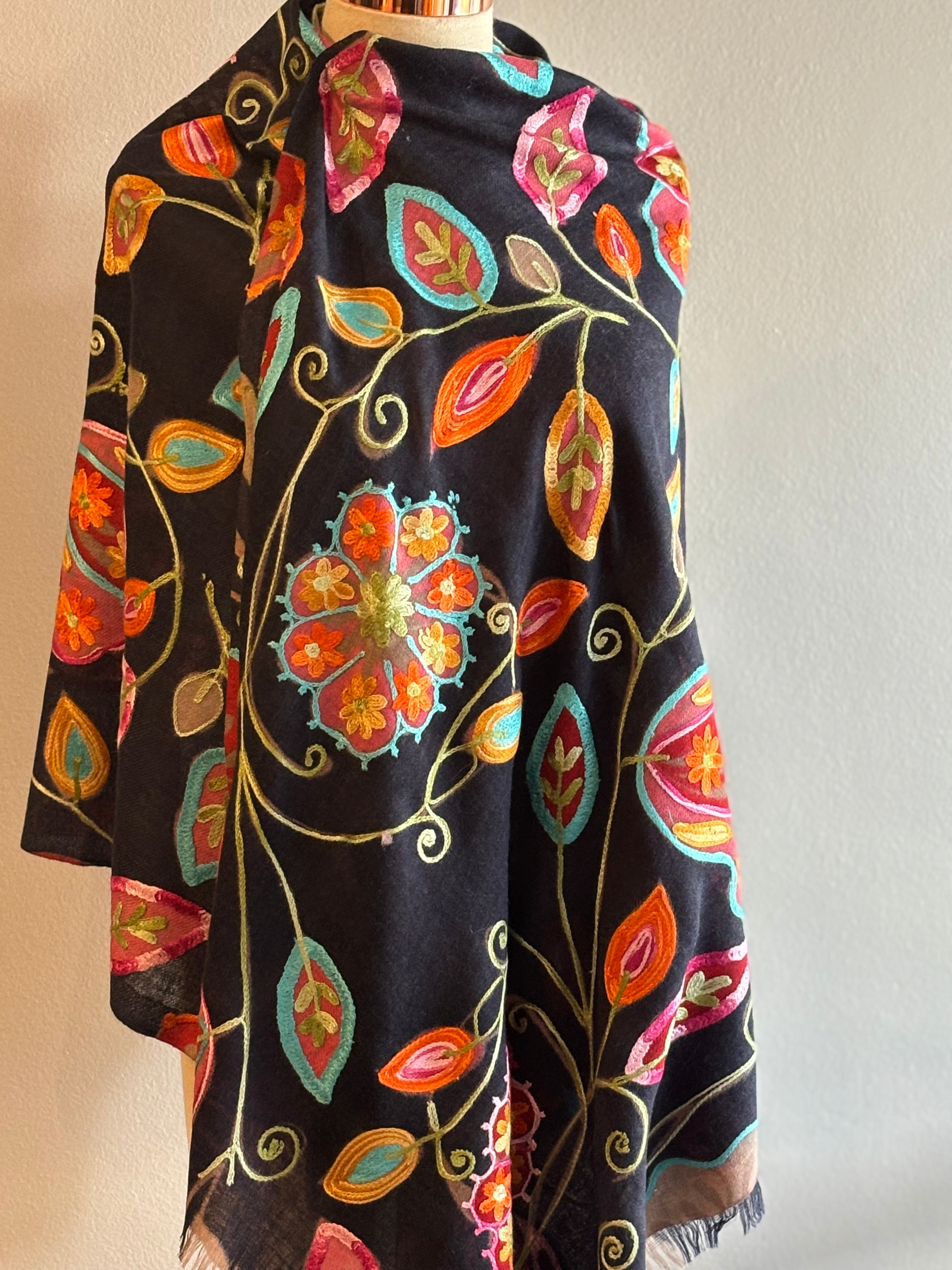 Xale Bordado Boho