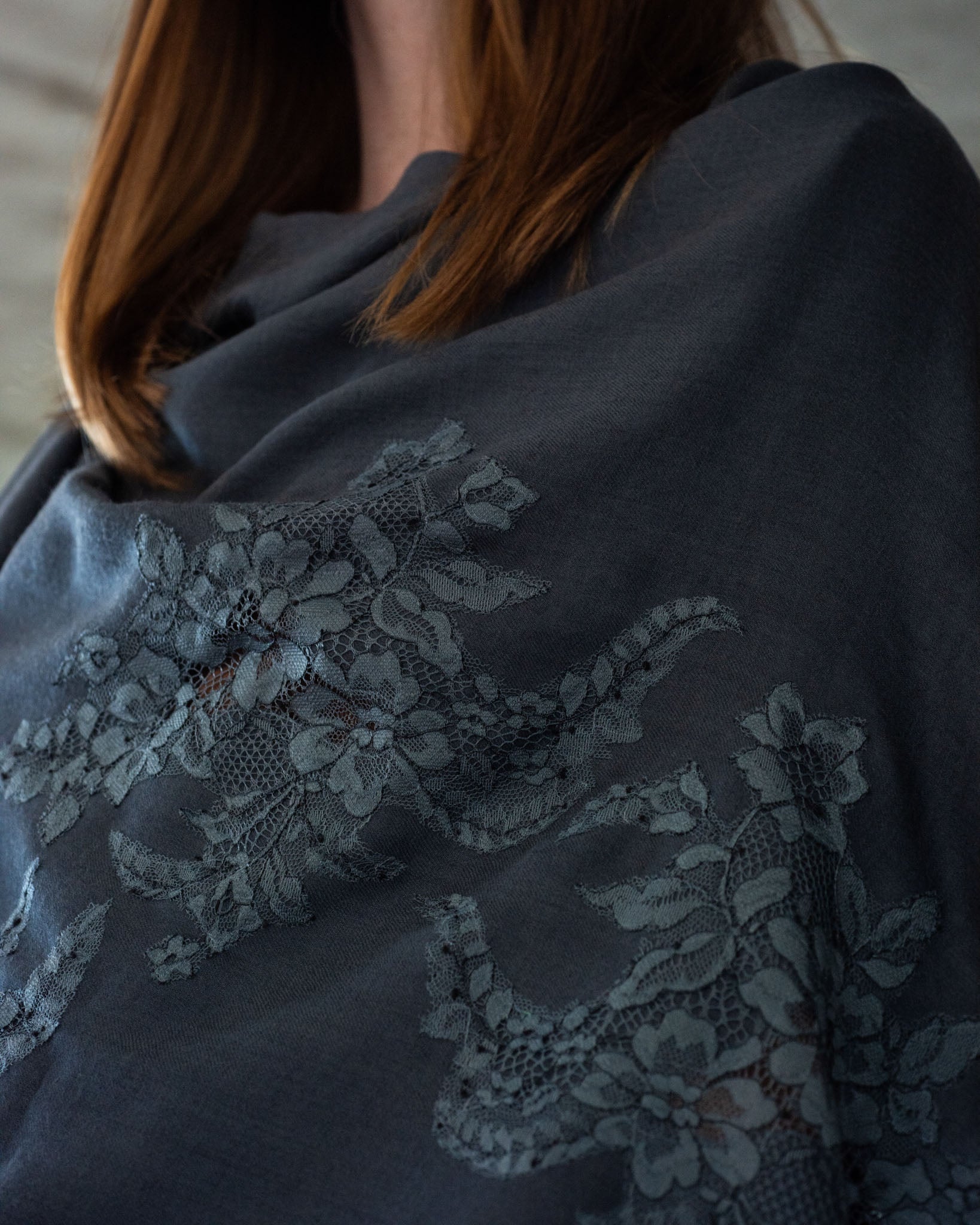 Cashmere and Chantilly LACE Shawl carbon - Main Image