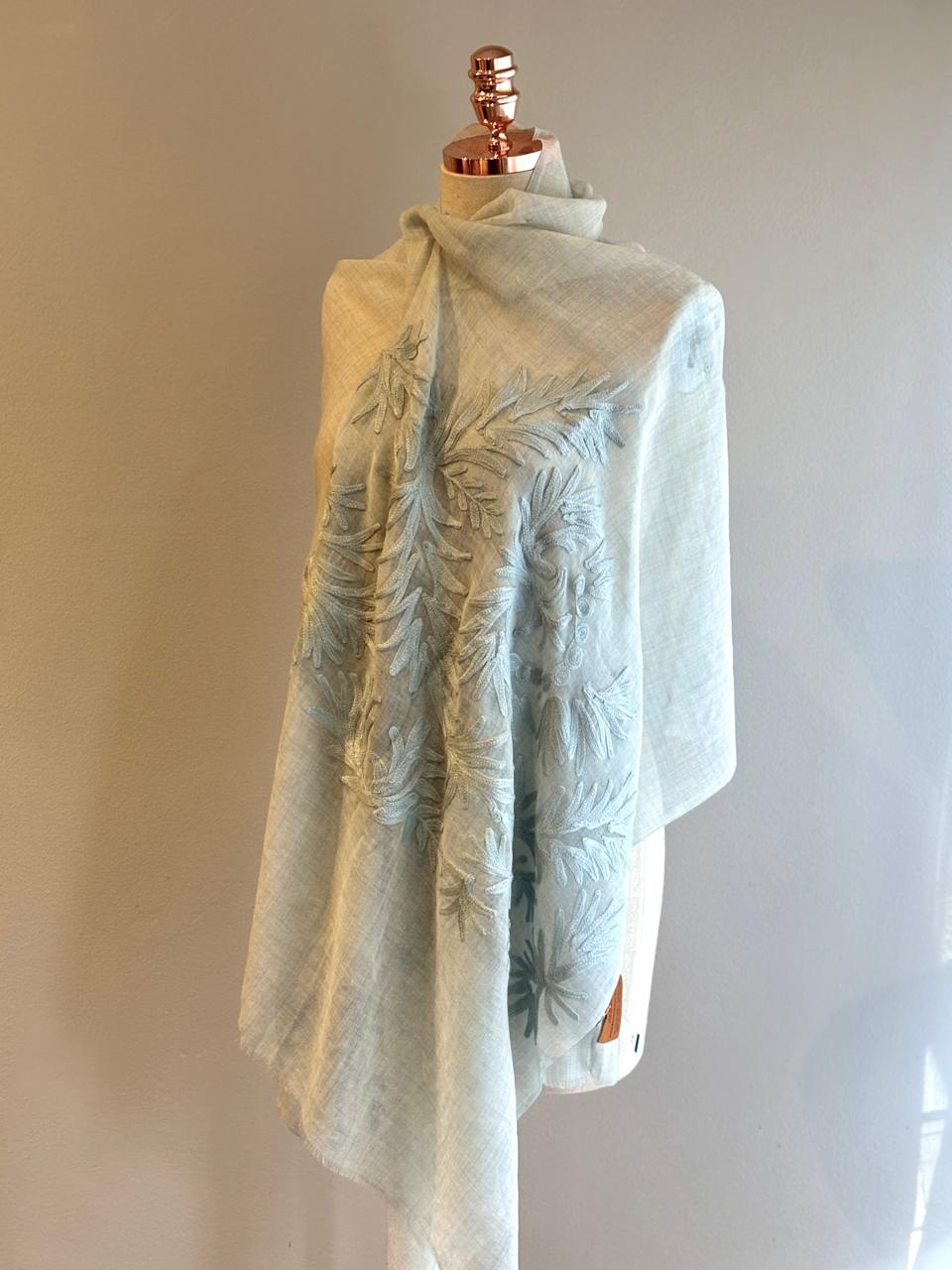 Xale Merino Bordado ORGANIC powder blue